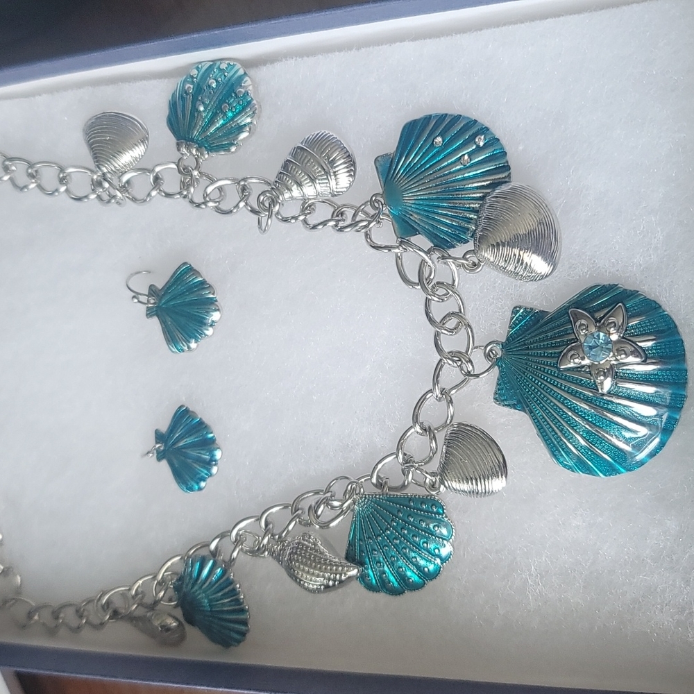 (NWT) Artisanal Blue & Silver Shell Design Crystal Accent Necklace Set.Y - Picture 6 of 6